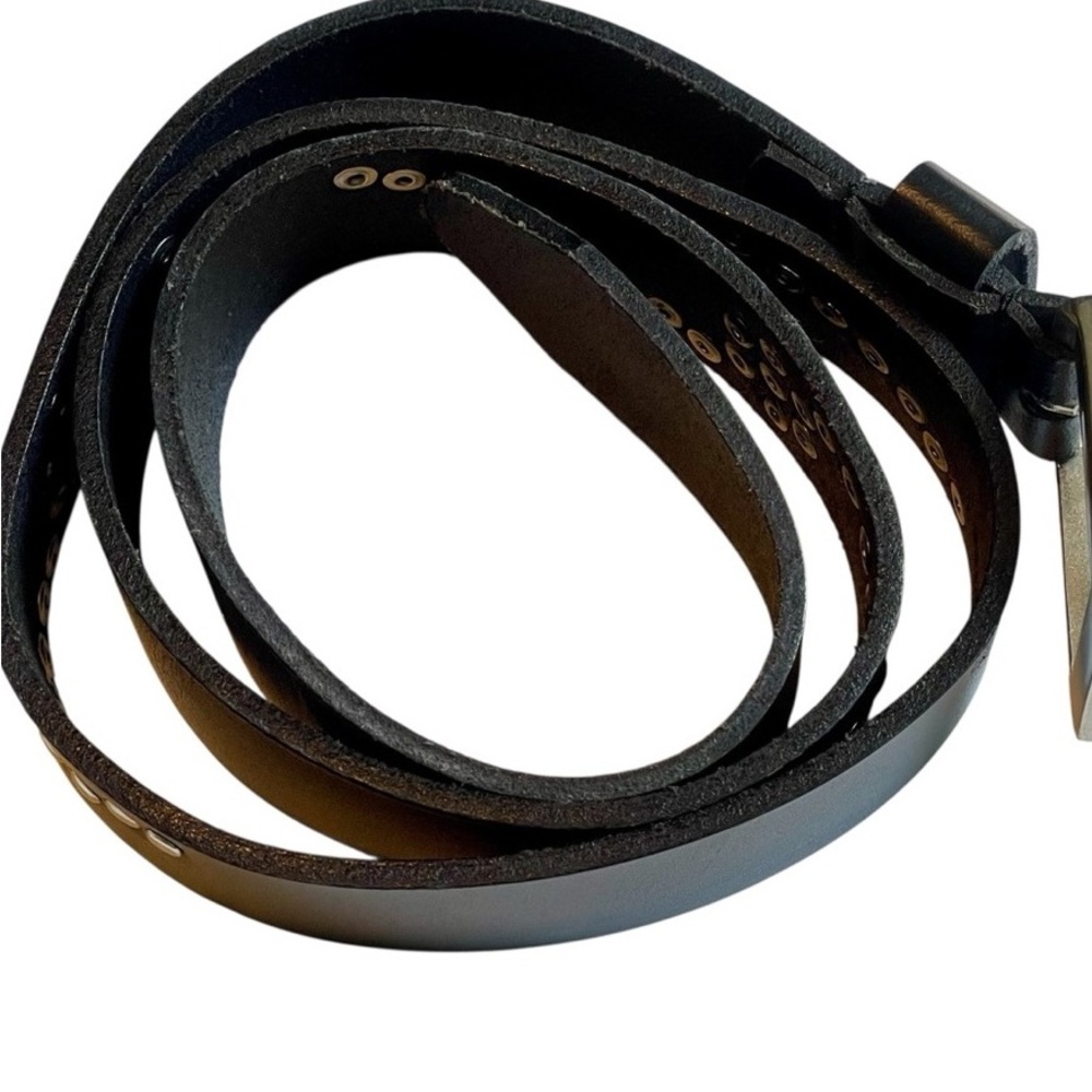 Men's Black Leather Slim Belt - Classic Everyday Style